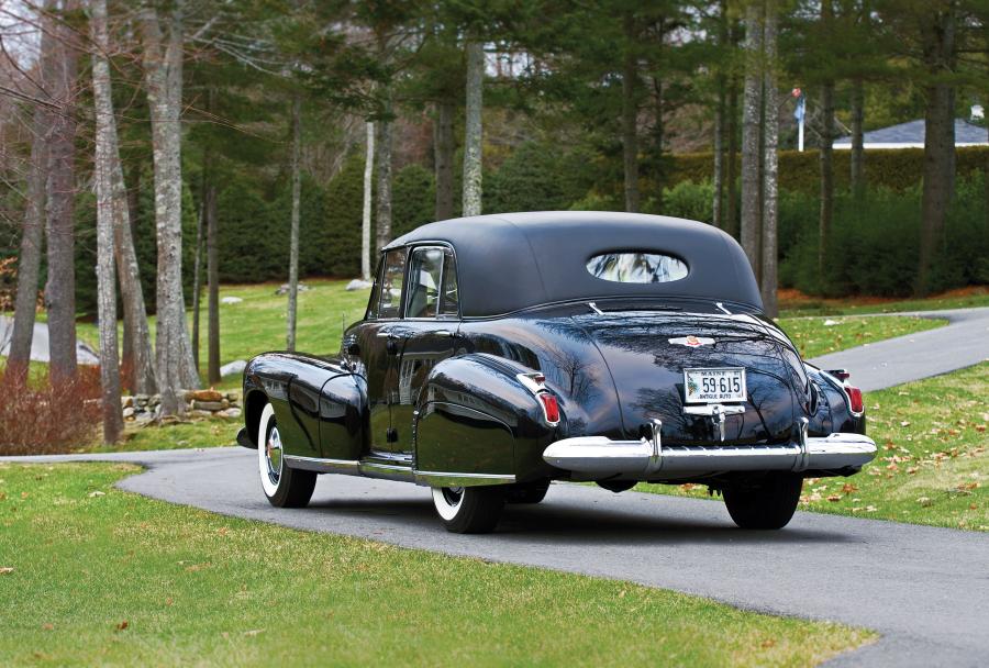  Cadillac Series 60 Special Town Car by Derham 1941 года  (фото 35 из 38)